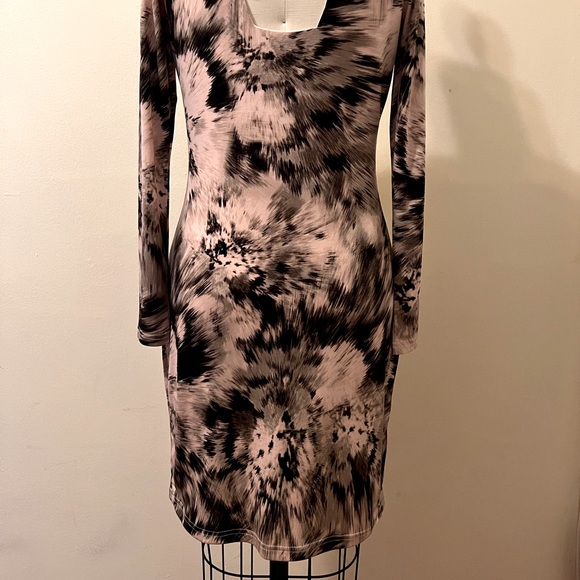 New Guess form fitting midi dress-size M - Picture 5 of 7